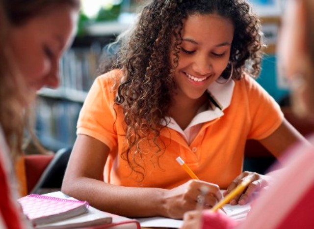 20140807094027_20140428153504_20131213175957_20131121105319_estudante