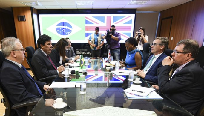 acordo_embaixador_ministro_mendonca